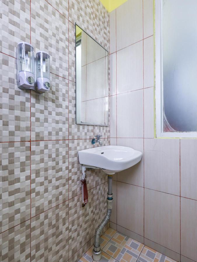 מלון באליקפאפאן Oyo 3830 Dfarys Gh Syariah מראה חיצוני תמונה